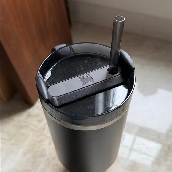 Stanley 40oz Quencher - Picture 3 of 5